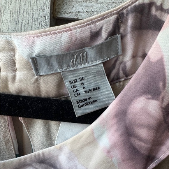 H&M Pink and Cream Sleeveless Floral Dress. Lined. Size 6. Great Condition - Picture 10 of 13